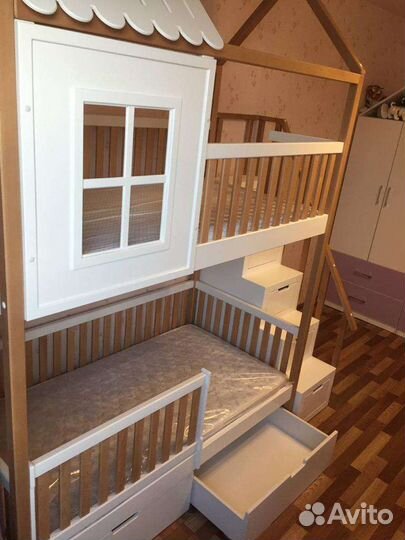 Кровать из массива домик