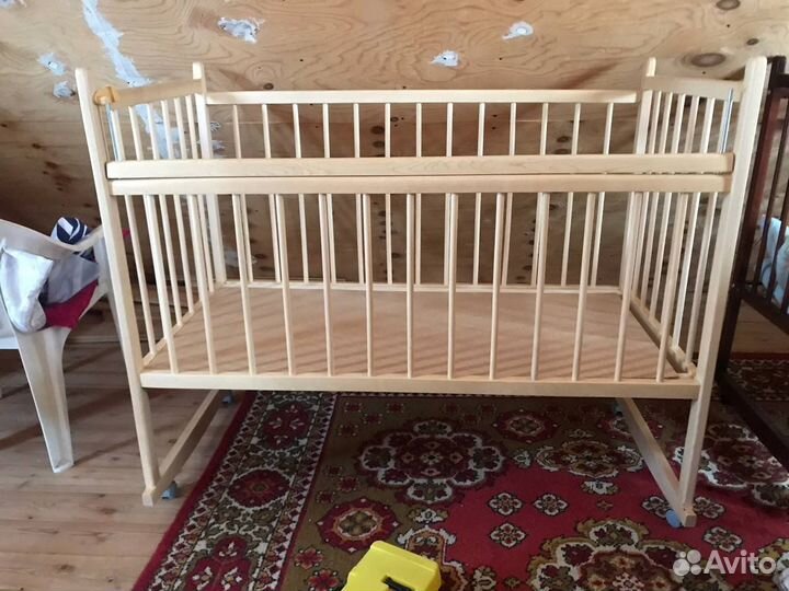 Детская кроватка с матрацем