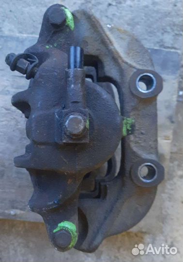 Суппорт передний правый omega b