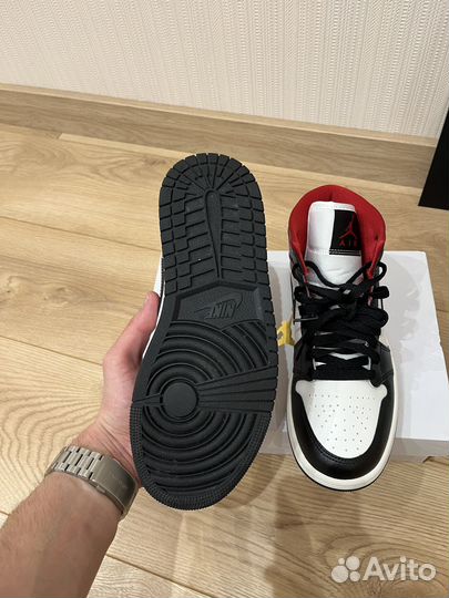 Nike Air Jordan 1 mid RED panda