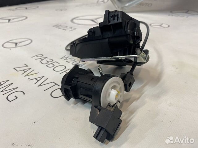 Замок крышки багажника Mercedes W204 W212