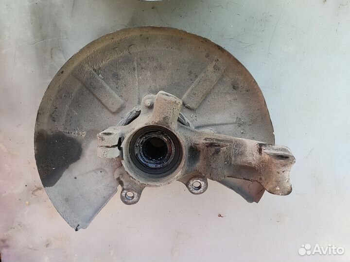 Передний поворотный кулак Ауди 80