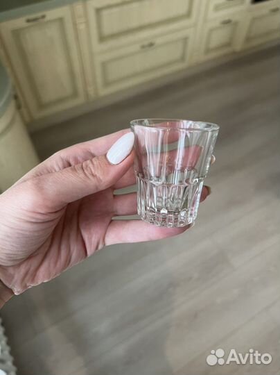 Стаканы и рюмки (посуда)