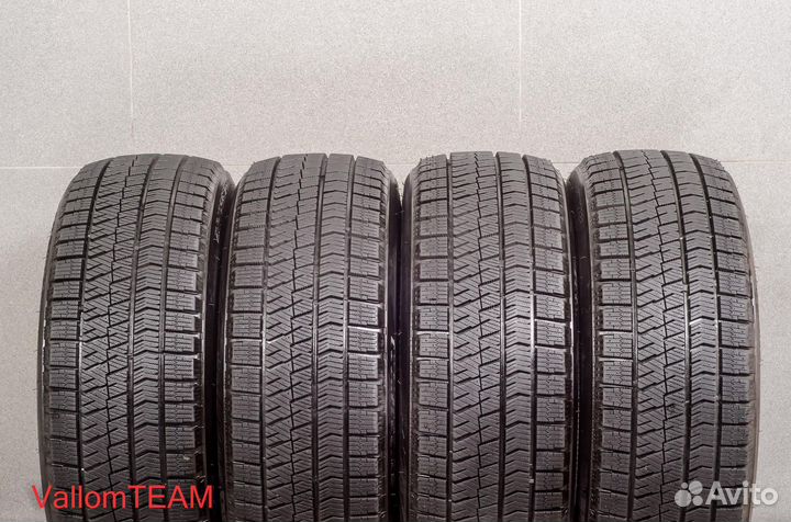 Bridgestone Blizzak VRX2 215/45 R18 89Q