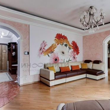 Коттедж 750 м² на участке 22 сот.