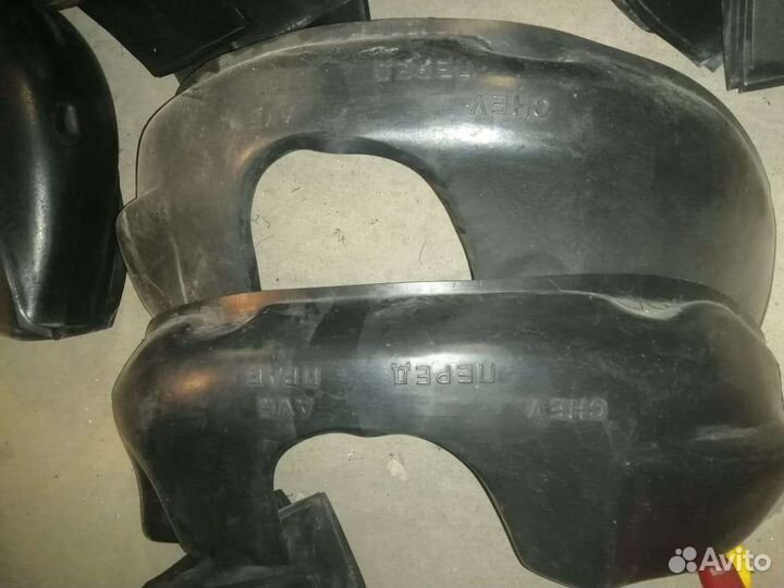 Подкрылки на chevrolet aveo т 250