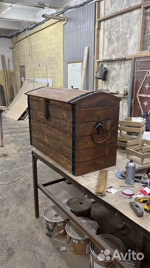 Сундук деревянный