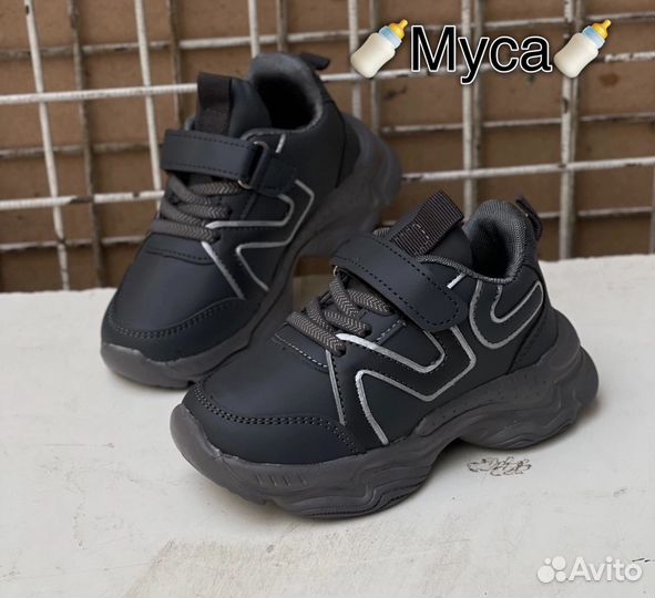 Кроссовки новые 26 размер