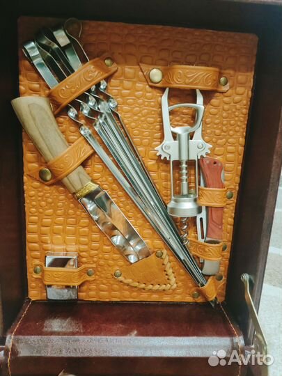 Новый набор для барбекю/пикника в кожаном чемодане