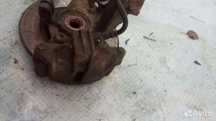 Кулак поворотный левый Пежо 206 1.4