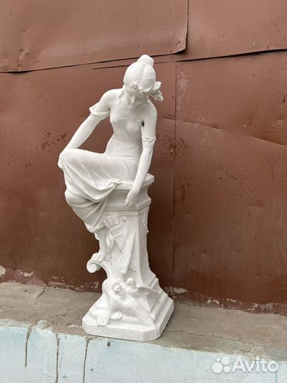 Молодая дева – статуэтка бисквитного фарфора