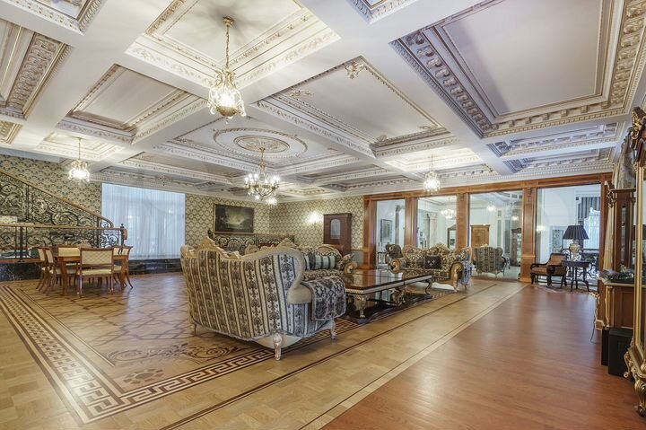 Дом 1500 м² на участке 100 сот.