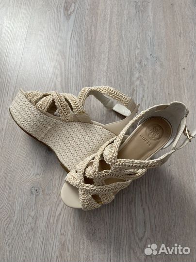 Босоножки Guess 37