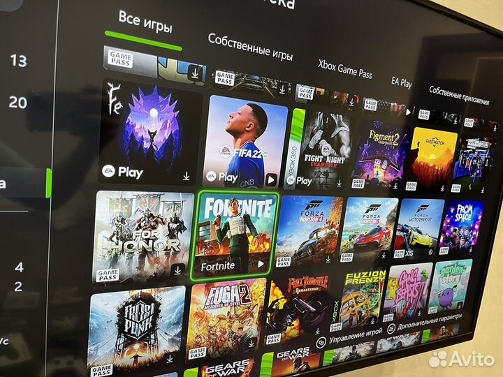 Xbox One S 1000 gb + 2 джойстика + 450 игр