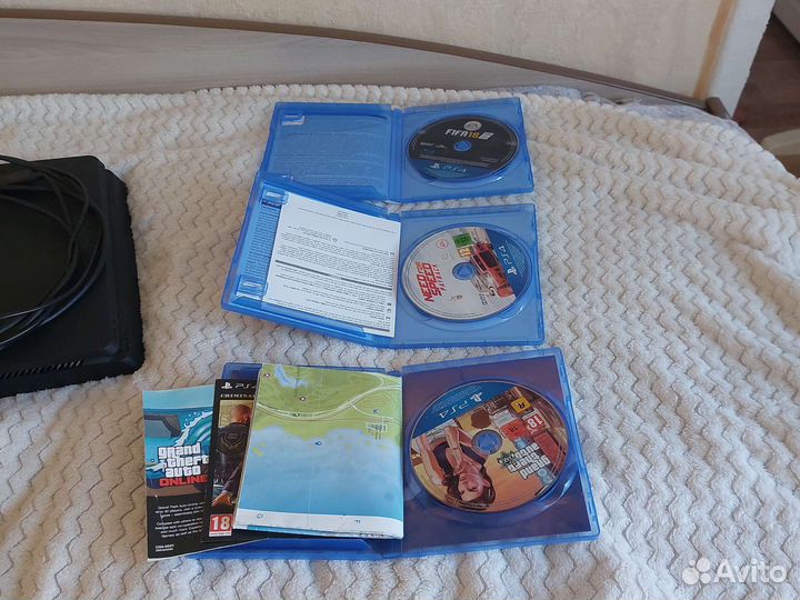 Sony PS4 slim 1 терабайт продам вместе с играми