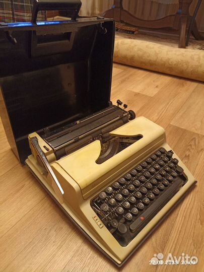 Печатная машинка Любава, СССР в рабочем состоянии
