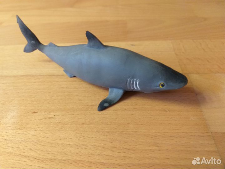 Набор игрушек (акулы,змеи,ящерицы,птицы,дракон)