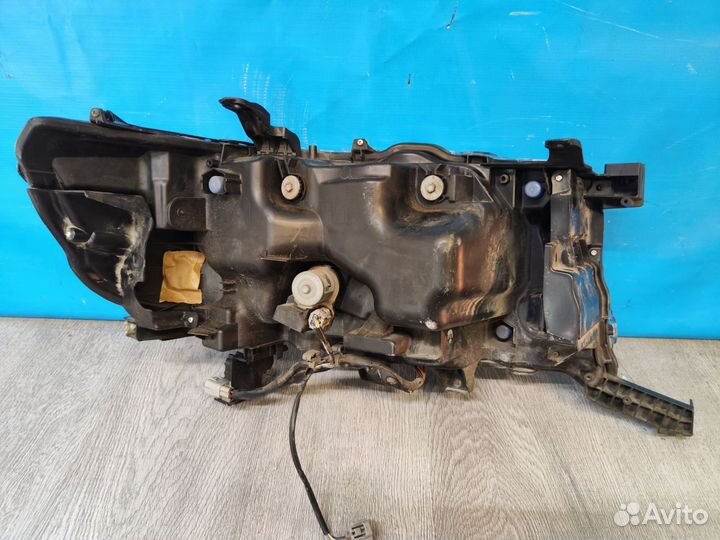 Фара левая Toyota Land Cruiser 200 2007