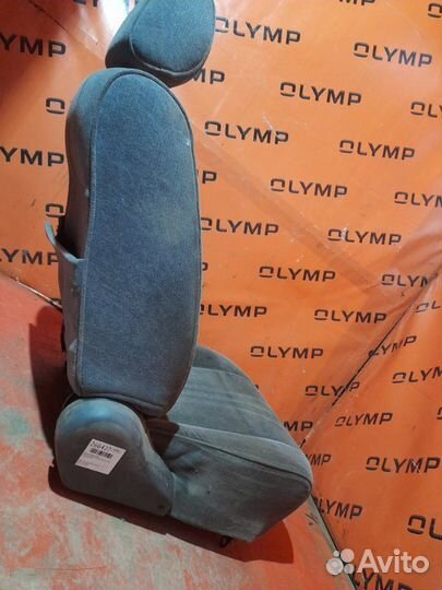 Сидение переднее правое Toyota Granvia KCH16