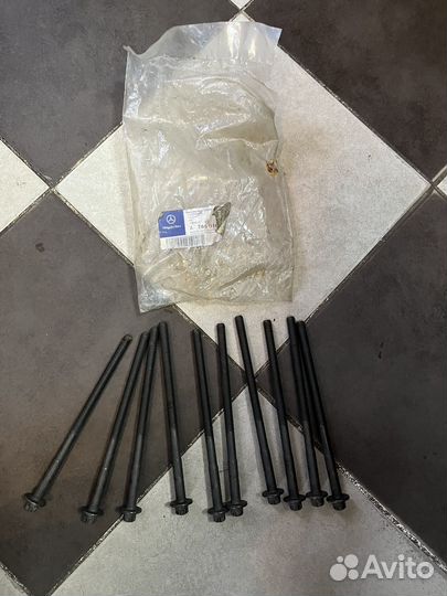 Комплект болтов блока цилиндров Мерседес A-class