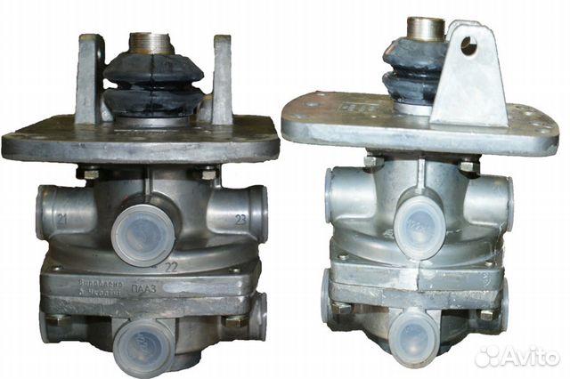 Кран тормозной подпедальный камаз евро. Тормозной кран автомобиля. Кран тормозной камаз 6520. Кран тормозной камаз 2 секционный. Кран тормозной двухсекционный 100-3514008.