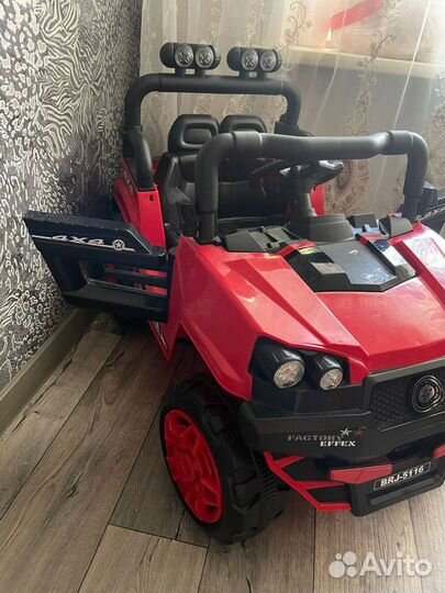Детская машина на аккумуляторе с пультом