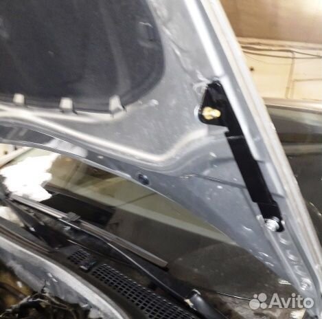 Упор капота Skoda Octavia (ll) A5 2004-2013