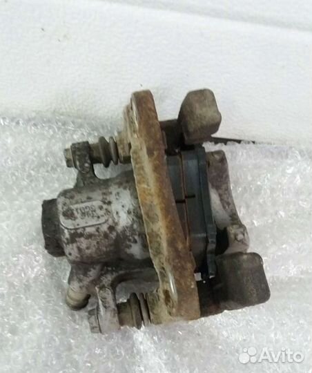 Суппорт задний левый Toyota Camry 50 55