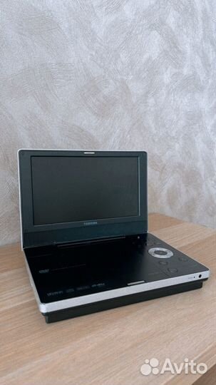 Портативный dvd плеер Toshiba SD-P1900SR