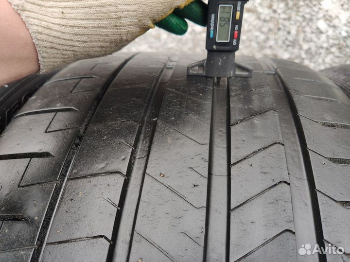 Pirelli P Zero PZ4 295/35 R21 и 315/30 R22 95W