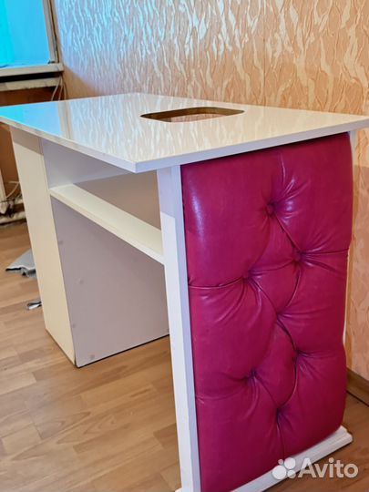 Стол маникюрный