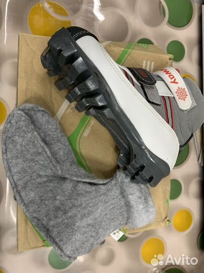 Лыжи 150 и ботинки 32-33