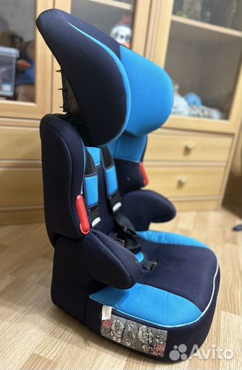 Автомобильное кресло