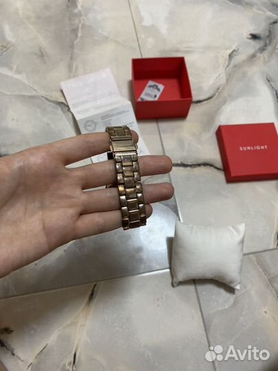 Часы кварцевые женские