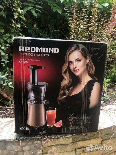 Шнековая соковыжималка Redmond RJ-930S