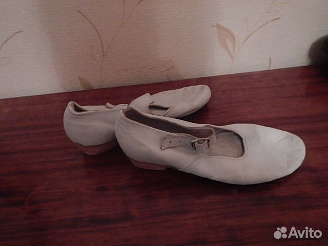 Продам народные туфли