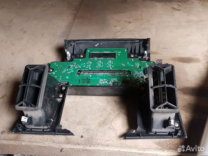 Блок управления климатом и мультимедиа Infiniti FX