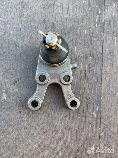 Шаровая опора правая Pajero 90-00