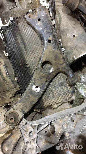 Левый рычаг Тойота Авенсис t25 2003-2008