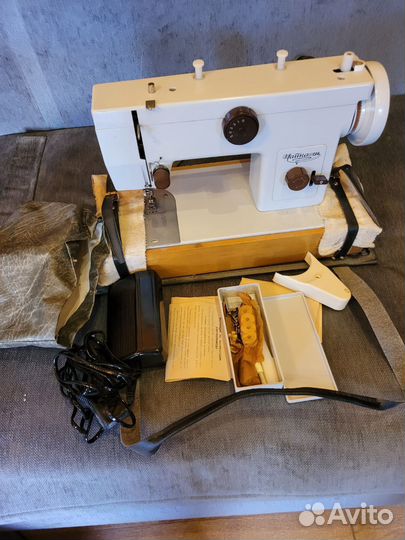 Швейная машинка Чайка 134