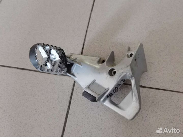 Кронштейн подножки на bmw r1100gs 97