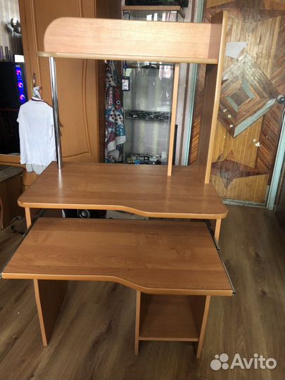 Письменный компьютерный стол