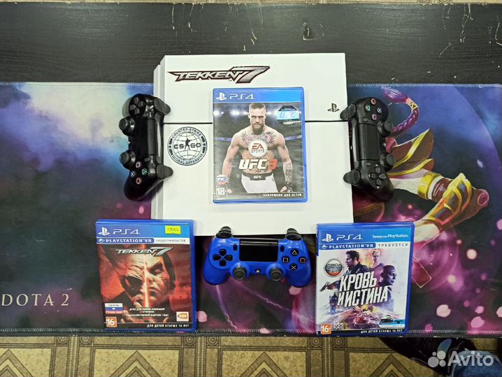 PS 4 Белая 2 джостика Много игр + пару дисков