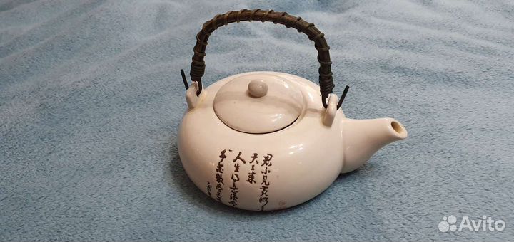 Заварочный чайник и пиалы