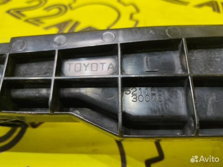 Крепление бампера переднее левое Lexus Gs350