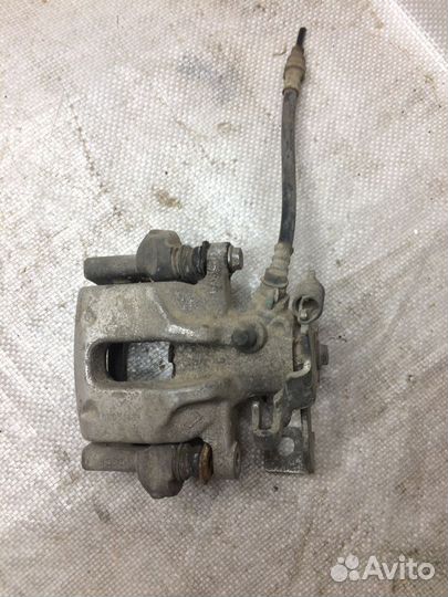 Суппорт тормозной задний левый Тойота Королла