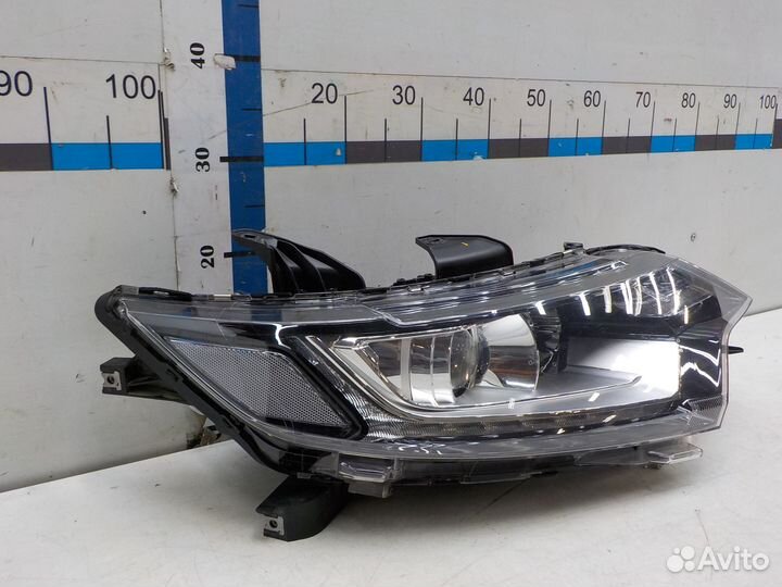 Фара правая Mitsubishi Outlander