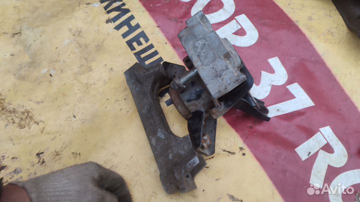 Подушка двигателя Rav 4 30 правая