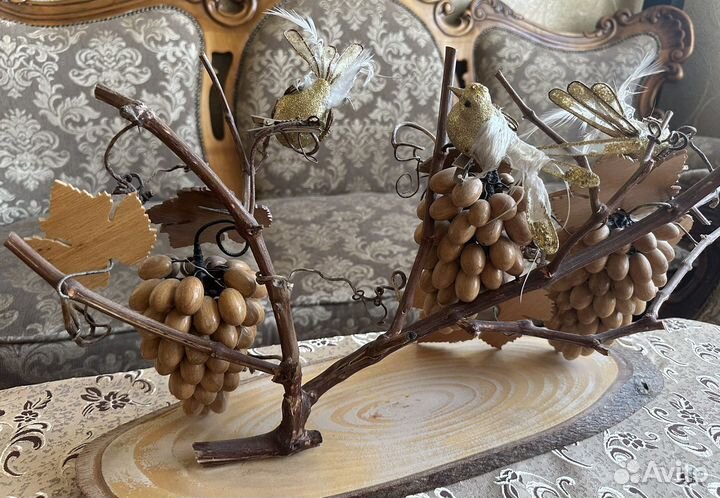 Виноградная лоза из дерева с часами