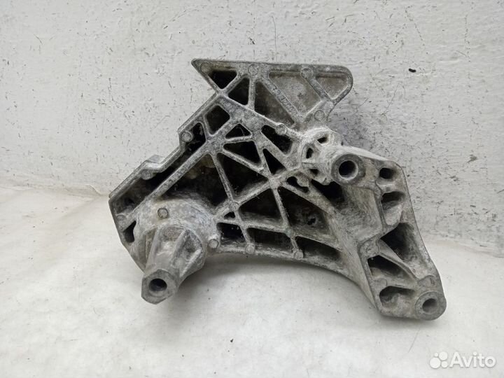 Кронштейн двигателя volkswagen golf 6 Правый